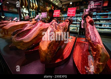 Lokale Köstlichkeiten im Zentrum von Barcelona Stockfoto