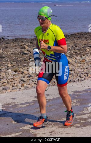 Teilnehmer, die am Schwimmlauf von Clevedons teilnehmen Stockfoto