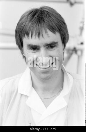 Chris de Burgh Sänger 09/85 stroe Chris de Burgh bei der IFA Internationale Funkausstellung in Berlin im September 1985 Irland IRE irisch irischer Mann Sänger Gesang Musik Musiker Pop Popmusik Komponist irischer Sänger hoch Porträt lächelnd SW *** Chris de Burgh Sänger 09 85 stroe Chris de Burgh auf der IFA Internationale Funkausstellung in Berlin im September 1985 Stockfoto