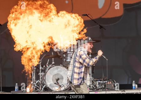 Leeds, Großbritannien. Samstag, den 24. August 2024Neck Deep auf der Hauptbühne am zweiten Tag des Bramham Park © Jason Richardson / Alamy Live News Stockfoto