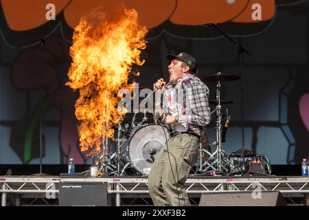 Leeds, Großbritannien. Samstag, den 24. August 2024Neck Deep auf der Hauptbühne am zweiten Tag des Bramham Park © Jason Richardson / Alamy Live News Stockfoto