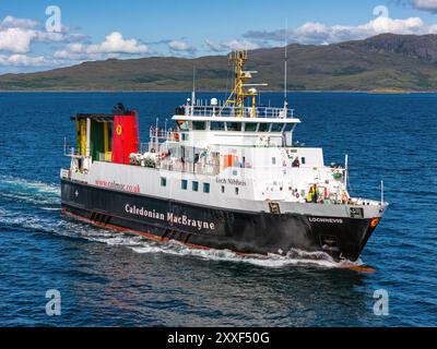 Lochnevis ist eine Fähre, die von Caledonian MacBrayne auf der Rettungslinie zwischen Mallaig und den Schottischen Inseln Eigg, Canna, Rùm und Muck betrieben wird. Stockfoto