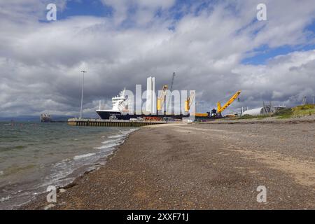 Combi Dock 1 ein Frachtschiff und Schwerlastträger, der im Hafen Nigg, Cromarty Firth, Highlands, Schottland, angedockt wurde Stockfoto