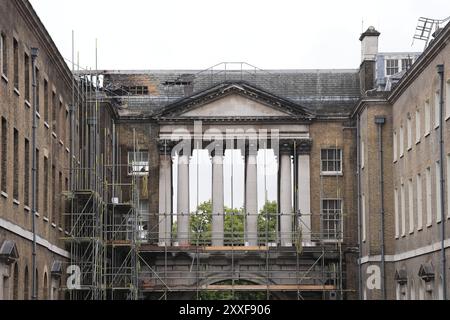 Brandschaden am Somerset House im Zentrum Londons nach einem Brand am 17. August. Bilddatum: Samstag, 24. August 2024. Stockfoto