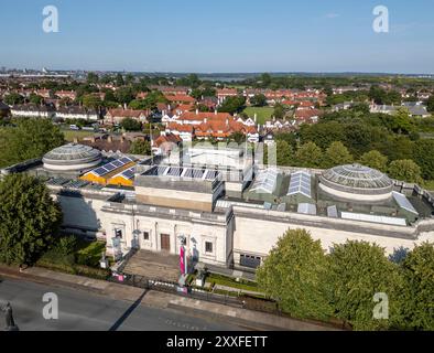 Luftaufnahme der Lady Lever Art Gallery im englischen Dorf Port Sunlight, Wirral, England Stockfoto