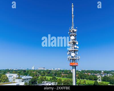 MÜNCHEN - 24. AUGUST 2024: Vodafone Telecommunications Tower Stockfoto