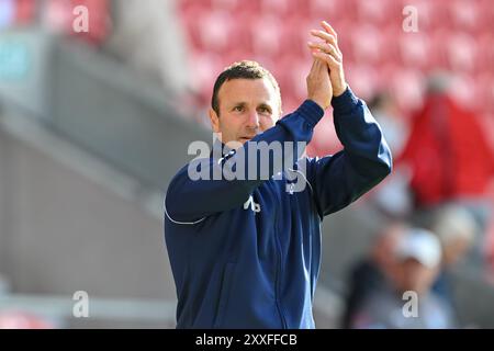 Willie Peters Head Coach von Hull KR feiert das Vollzeitresultat beim Spiel St Helens gegen Hull KR in der Betfred Super League Runde 23 im Totally Wicked Stadium, St Helens, Großbritannien, 24. August 2024 (Foto: Cody Froggatt/News Images) Stockfoto