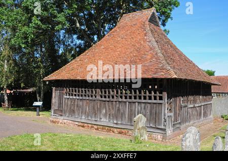 Der Glockenkäfig. Kirche St. Maria der Jungfrau, East Bergholt. Stockfoto