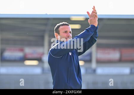 St Helens, Großbritannien. August 2024. Willie Peters Head Coach von Hull KR feiert das Vollzeitresultat beim Spiel St Helens gegen Hull KR in der Betfred Super League Runde 23 im Totally Wicked Stadium, St Helens, Großbritannien, 24. August 2024 (Foto: Cody Froggatt/News Images) in St Helens, Großbritannien am 24. August 2024. (Foto: Cody Froggatt/News Images/SIPA USA) Credit: SIPA USA/Alamy Live News Stockfoto