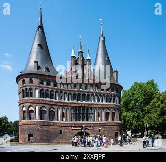 Lübeck, 20. Juli 2024 - das Holsentor-Denkmal, ein mittelalterliches Stadttor Stockfoto