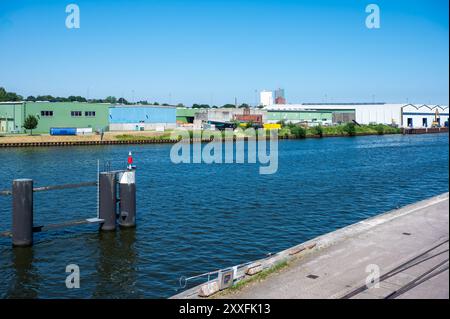 Lübeck, 20. Juli 2024 - Industriebücher der Trave Stockfoto