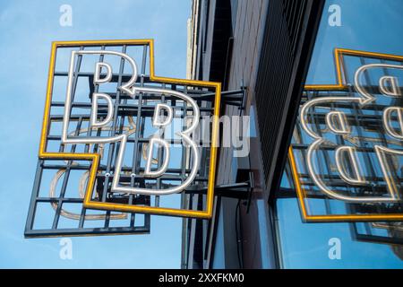 Schild Bageterie Boulevard Logo Neon Prag Tschechische Republik Europa Stockfoto