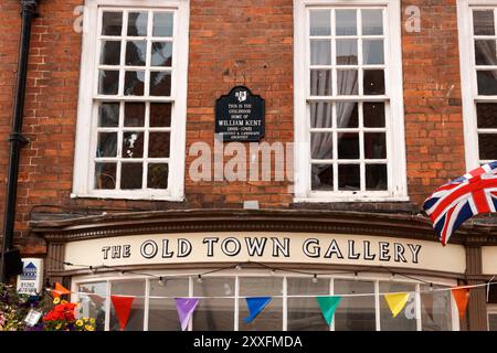 Die Altstadtgalerie. Bridlington Old Town, mit einer Gedenktafel, die darauf hinweist, dass dies das Haus der Kindheit des Architekten William Kent war. Stockfoto