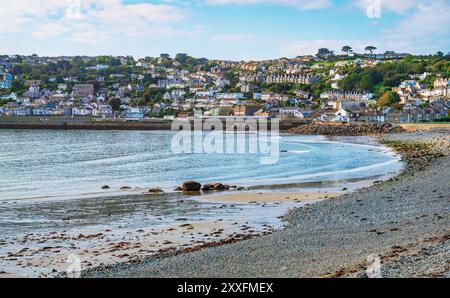 Der Fischereihafen Newlyn, von der Gegend von Wherrytown aus gesehen, am South West Coast Path, westlich von Penzance, Cornwall, England, Großbritannien. Stockfoto