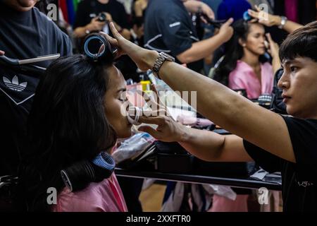 Bangkok, Thailand. August 2024. Teilnehmer der Miss International Queen, einem Transgender-Schönheitswettbewerb, in Pattaya, Thailand, am Samstag, den 24. August, 2024. (Kreditbild: © Andre Malerba/ZUMA Press Wire) NUR REDAKTIONELLE VERWENDUNG! Nicht für kommerzielle ZWECKE! Quelle: ZUMA Press, Inc./Alamy Live News Stockfoto