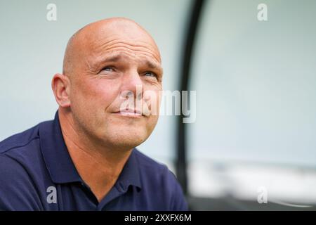 Nijmegen, Niederlande. August 2024. NIJMEGEN, 24.08.2024, Stadion de Goffert, Fußball, niederländische Eredivisie, Saison 2024/2025, während des Spiels NEC - PEC Zwolle. PEC Coach Johnny Jansen Credit: Pro Shots/Alamy Live News Stockfoto