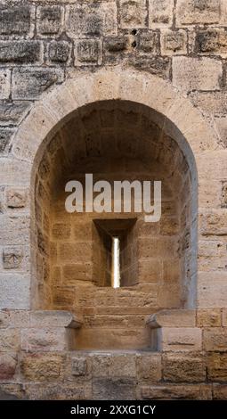 Schlupfloch, Stadtmauer von Aigues-Mortes, Gard, Frankreich Stockfoto