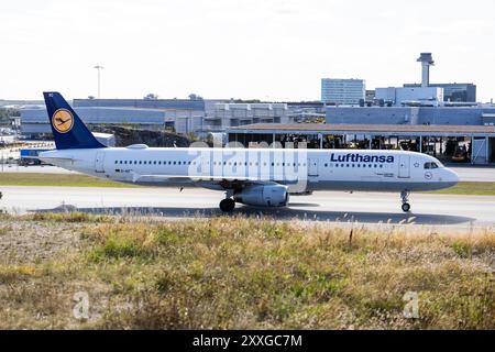 Flughafen Arlanda, nördlich von Stockholm, Schweden, samstags. Im Bild: Ein Airbus A321-100 Erlangen von Lufthansa Airlines. Stockfoto