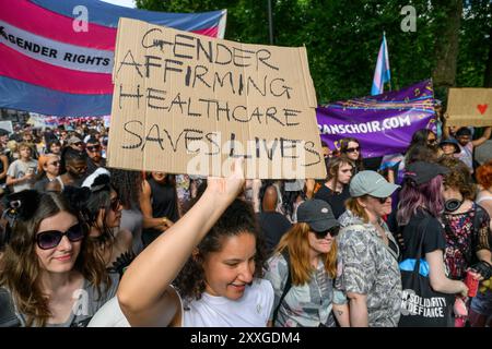 marschieren Sie auf dem London Trans+ Pride march, der sich für größere Transgender-Rechte einsetzt. Der marsch begann am Langham Place und endete Stockfoto