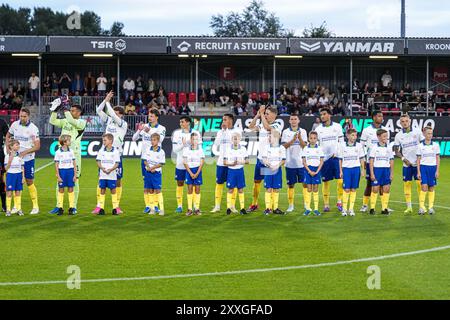 Almere, Niederlande. August 2024. ALMERE, NIEDERLANDE - 24. AUGUST: PSV-Spieler danken den Fans während des niederländischen Eredivisie-Spiels zwischen Almere City FC und PSV im Yanmar Stadion am 24. August 2024 in Almere, Niederlande. (Foto von Patrick Goosen/Orange Pictures) Credit: Orange Pics BV/Alamy Live News Stockfoto