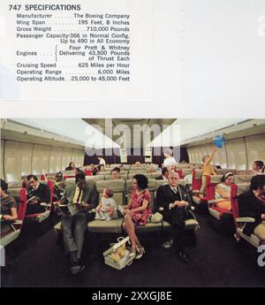 Vintage-Postkarte mit Details zu Flugzeugspezifikationen von 747 und Coach Cabin für Pan-American Airways, 1973, USA Stockfoto