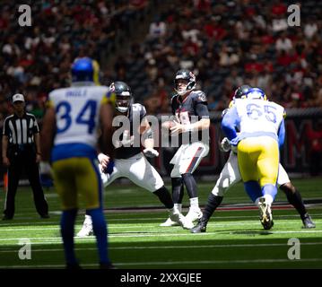 Cypress, Texas, USA. August 2024. Texans Quarterback CASE KEENUM (18) macht den Sprung während des Spiels der Houston Texans und Los Angeles Rams im NRG Stadium in Houston. (Kreditbild: © Domenic Grey/ZUMA Press Wire) NUR REDAKTIONELLE VERWENDUNG! Nicht für kommerzielle ZWECKE! Quelle: ZUMA Press, Inc./Alamy Live News Stockfoto