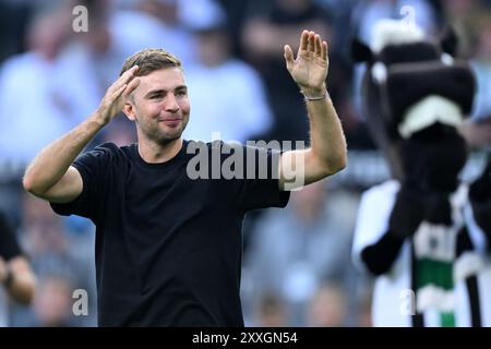 MONCHENGLADBACH - Christoph Kramer verabschiedet sich vom Bundesliga-Spiel zwischen Borussia Monchengladbach und Bayer 04 Leverkusen am 23. August 2024 im Stadion Borussia Park in Mönchengladbach. ANP | Hollandse Hoogte | GERRIT VAN KEULEN Stockfoto