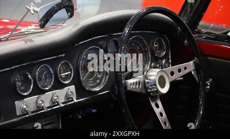 Armaturenbrettdesign für Fahrzeuge aus den 60er Jahren Stockfoto