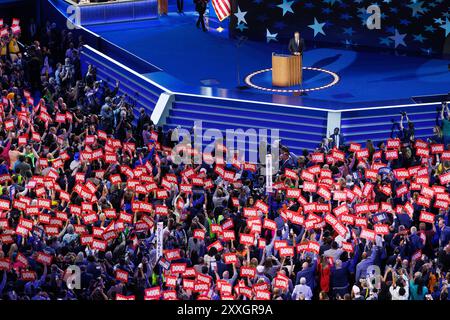 Chicago, USA. August 2024. Der zweite Gentleman Doug Emhoff spricht während des Democratic National Convention in Chicago, Illinois, am 20. August 2024. Quelle: SIPA USA/Alamy Live News Stockfoto