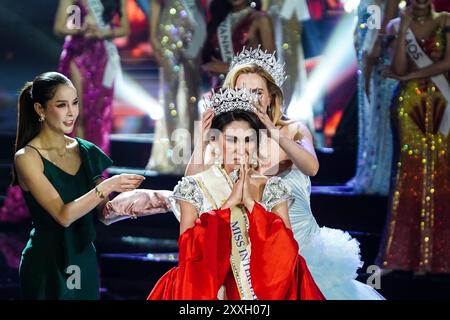 Provinz Chonburi, Thailand. August 2024. Miss International Queen Contestantin Catalina Marsano aus Peru erhält am 24. August 2024 den Miss International Queen 2024 Transgender Beauty Contest im Tiffany's Show Theatre in Pattaya, Provinz Chonburi, Thailand. (Foto von Anusak Laowilas/NurPhoto)0 Credit: NurPhoto SRL/Alamy Live News Stockfoto