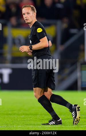 Breda, Niederlande. August 2024. BREDA, NIEDERLANDE - 24. AUGUST: Schiedsrichter Ingmar Oostrom während des niederländischen Eredivisie-Spiels zwischen NAC Breda und FC Utrecht im Rat Verlegh Stadion am 24. August 2024 in Breda, Niederlande. (Foto: Joris Verwijst/Orange Pictures) Credit: dpa/Alamy Live News Stockfoto