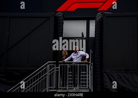 Zandvoort, Niederlande, 24. August 2024, Stefano Domenicali, Präsident und CEO der F1-Gruppe, Teilnahme am Qualifying, Runde 15 der Formel-1-Meisterschaft 2024. Quelle: Michael Potts/Alamy Live News Stockfoto