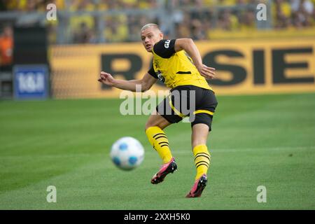 Julian RYERSON (DO) Aktion, Einzelaktion, Fußball 1. Bundesliga, 1. Spieltag, Borussia Dortmund (DO) - Eintracht Frankfurt (F) 2:0 am 24.08.2024 in Dortmund/Deutschland. #DFL-Vorschriften verbieten die Verwendung von Fotos als Bildsequenzen und/oder Quasi-Video # Stockfoto