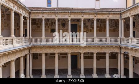 Padua, Italien - 23. Juli 2024: Hof des Palazzo Bo (Bo-Palast), historisches Gebäude mit Sitz der Universität Padua aus dem Jahr 1539 in Padua, Italien Stockfoto