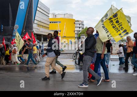 Paris, Frankreich. August 2024. Demonstration zum Gedenken an die Räumung von Migranten ohne Papiere aus der Kirche Saint-Bernard im Jahr 1996. Quelle: Fabienne Koch/Alamy Live News Stockfoto