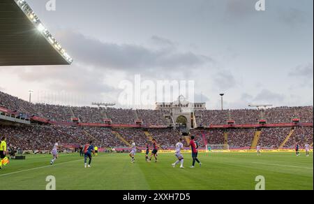 Barcelona, Esp. August 2023. FC BARCELONA gegen ATHELETIC CLUB OF BILBAO 24. August 2024 Allgemeine Ansicht während des Spiels zwischen dem FC Barcelona und dem Athletic Club of Bilbao, das dem zweiten Tag der La Liga EA Sports im Olympiastadion Lluis Companys of Montjuic in Barcelona entspricht. Quelle: Rosdemora/Alamy Live News Stockfoto