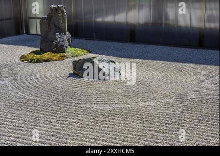 MU Garden, leerer Garten, auch japanischer Steingarten (Kare-san-sui), ist ein trockener Landschaftsgarten, der hauptsächlich aus Felsen, Steinen und Kies besteht, Daishin Ze Stockfoto