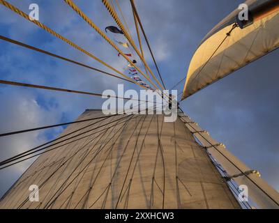 Takelage eines Segelschiffes Stockfoto