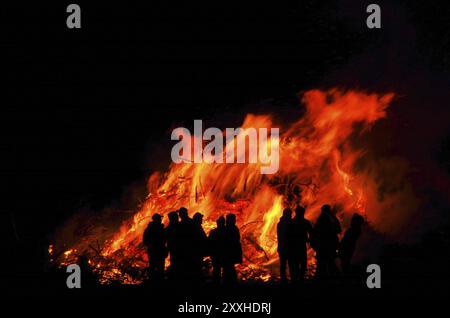 Hexenfeuer, Walpurgis-Nacht-Lagerfeuer 103 Stockfoto