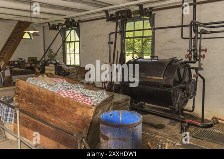 Enkhuizen, Niederlande. Juni 2022. Das Innere einer alten Wäscherei im Zuiderzee Museum in Enkhuizen Stockfoto