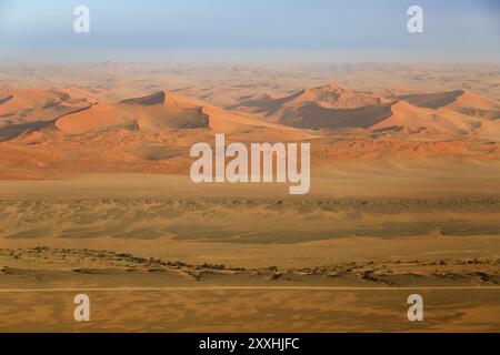 Heißluftballonfahrt über die Namib im Namib-Naukluft-Nationalpark in Namibia Stockfoto