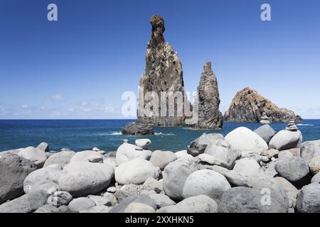 Felsformationen an der Küste Madeiras Stockfoto