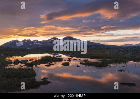 Das Acre Massiv in der Abenddämmerung, Stora Sjoefallet Nationalpark, Laponia Weltkulturerbe, Norrbotten, Lappland, Schweden, Juli 2013, Europa Stockfoto