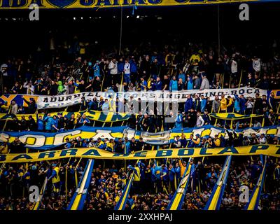 Fußballspiel der Boca Juniors im Stadium Bombonera, La Boca, Buenos Aires, Argentinien. Stockfoto