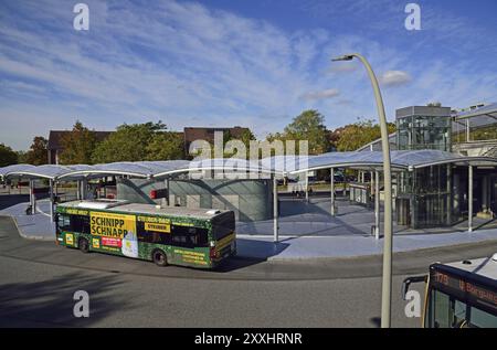 Europa, Deutschland, Hamburg, Poppenbüttel, Busbahnhof, moderne Einrichtung, Nahverkehr, Anschluss an S-Bahn, HVV, Hamburg, Hamburg, Bundesrepublik Stockfoto