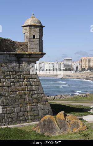 Interessanter Ort Forte de Sao Francisco Xavier Castle am Strand Praia de Matosinhos in Matosinhos, Region Norte, Porto, Portugal, Europa Stockfoto