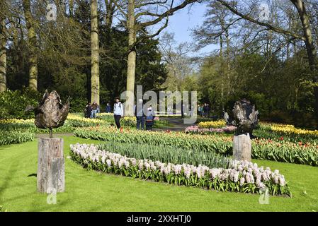 Lisse, Niederlande. April 2023. Besucher des Keukenhof, eines großartigen Frühlingsgartens in den Niederlanden Stockfoto