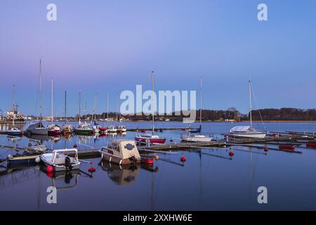 Der Stadthafen in Rostock am Morgen Stockfoto