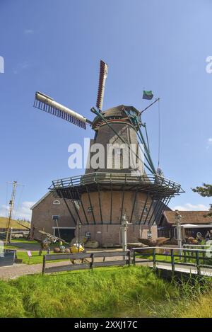 Texel, Niederlande. August 2022. Die authentische Mühle de traanroeier in Oudeschild auf der Insel texel Stockfoto