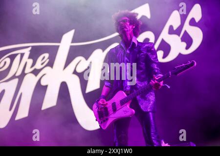 Lissabon, Portugal. August 2024. Frankie Poullain von der britischen Rockband The Darkness tritt auf der Bühne des 4. Tages des Musikfestivals Vilar de Mouros auf, das vom 21. Bis 24. August 2024 im Norden Portugals stattfindet. Quelle: SOPA Images Limited/Alamy Live News Stockfoto